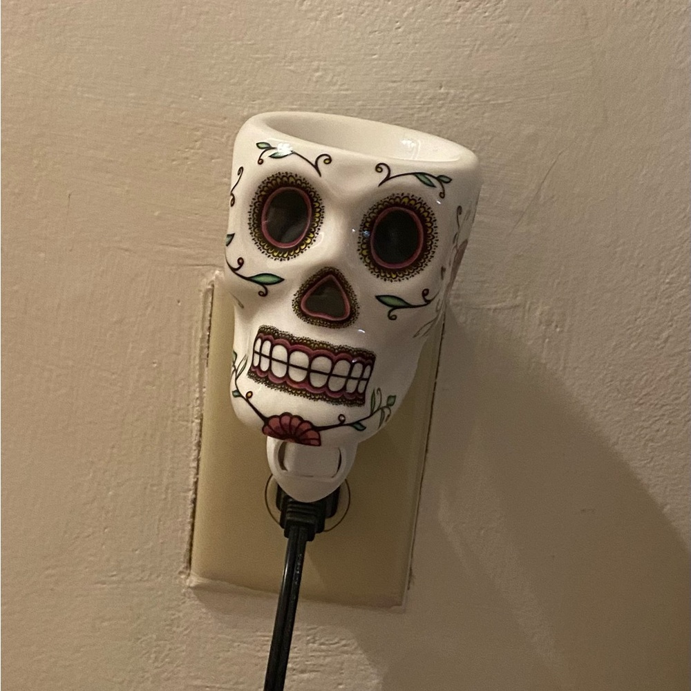 Scentsey Sugar Skull Plug In Tart Warmer